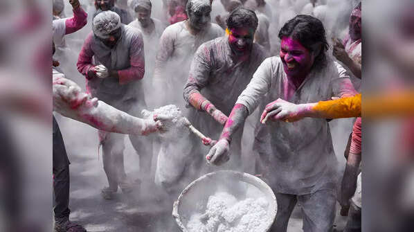 What is Masaan holi?