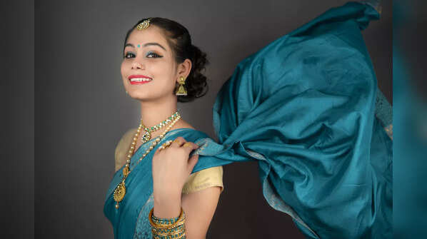 Uneven pallu length