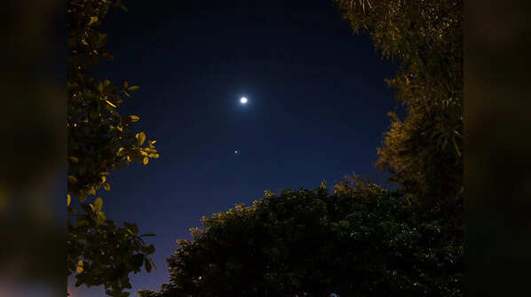 Conjunction of Moon and Venus (April 7)