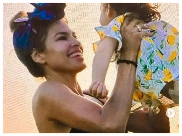 Eva Mendes Pictures