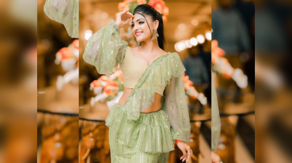 How to wear a modern Kandyan-draped sari?