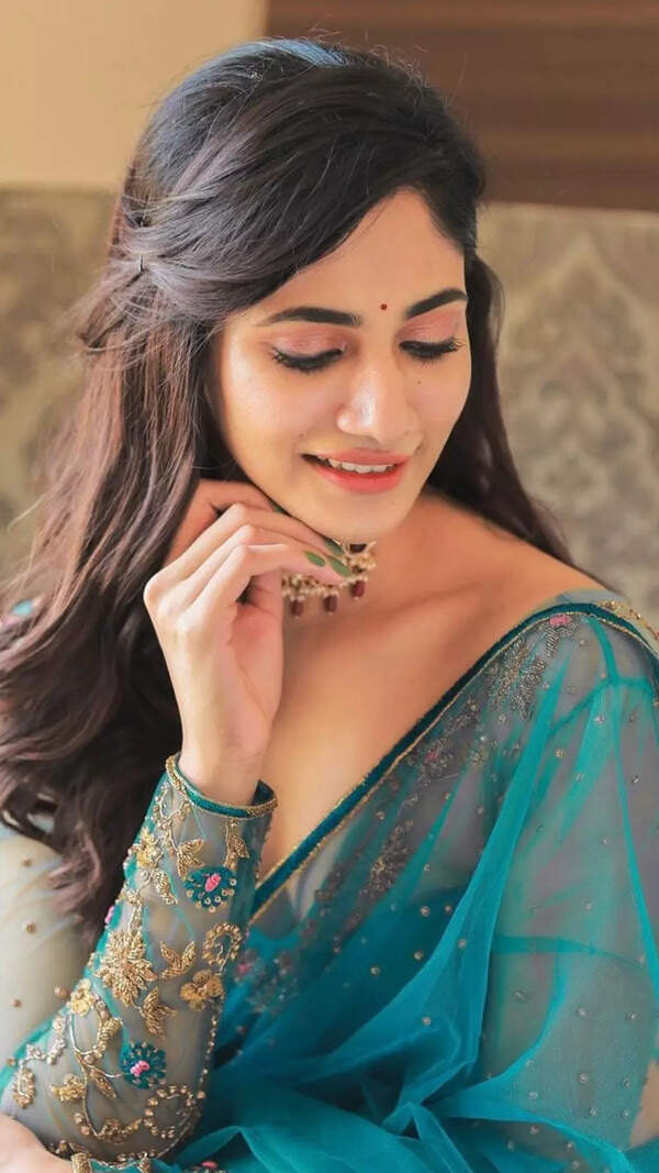 Losliya Mariyanesan Images