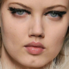 What lip shape is considered to be lucky?