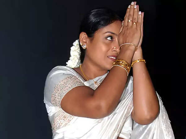 Saranya Ponvannan Wallpapers