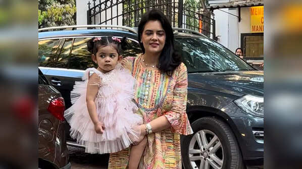 Aditya Narayan's wife and actress Shweta Agarwal with her daughter