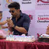 Article image for: Lianna cuts her <i class="tbold">birthday cake</i>