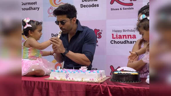 Lianna cuts her birthday cake
