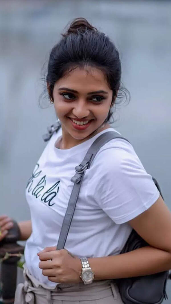 lakshmi menon Wallpapers