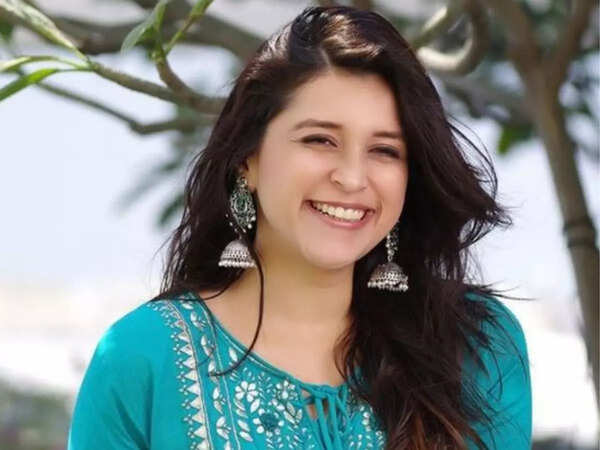 Mannara Chopra Images