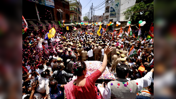 Priyanka Gandhi holds roadshow in Saharanpur