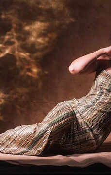 Mirnalini Ravi captivates with her radiant beauty and charm