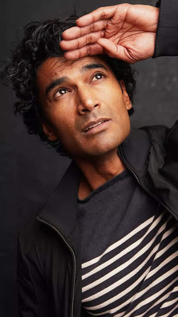 Sendhil Ramamurthy Stills