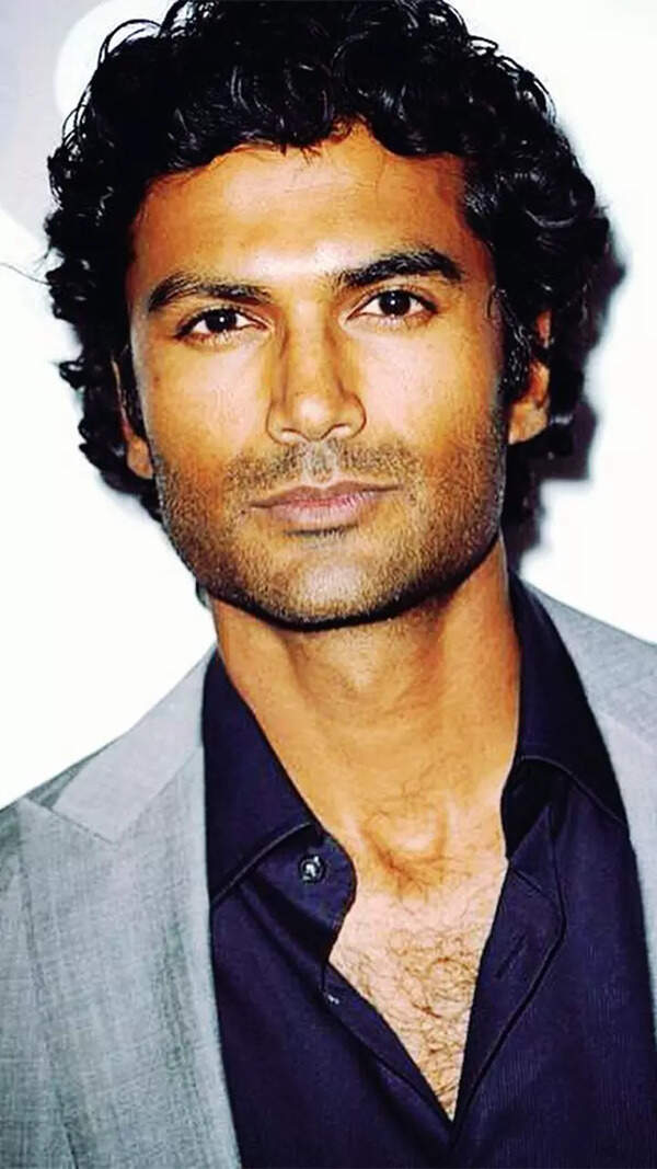 Sendhil Ramamurthy Stills
