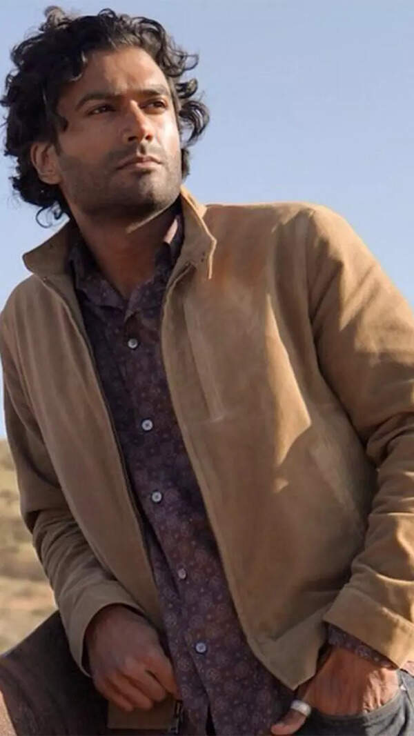 Sendhil Ramamurthy Pictures