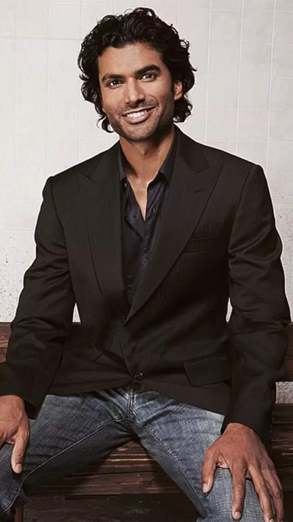 Sendhil Ramamurthy Pictures