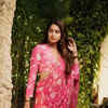 Article image for: <i class="tbold">gulabi sadi</i>