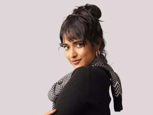 Shali Nivekas Photos