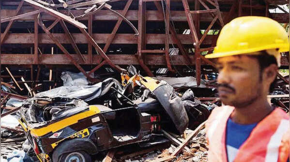 Hoarding collapse death toll