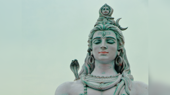 Meaning of ‘Karpur Gauram Karunavtaram’