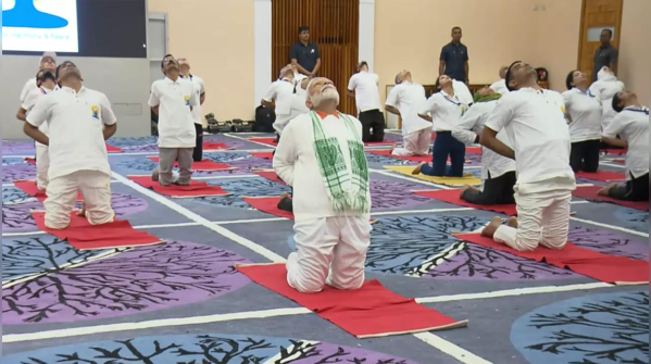 PM performs Yoga in Srinagar