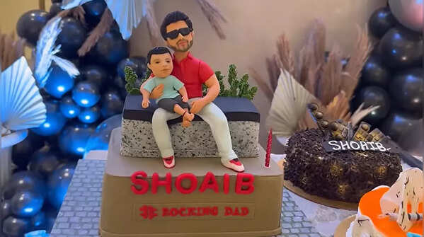 Shoaib’s unique customised cake with Ruhaan and his miniature