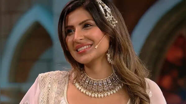 Anil Kapoor announces that Sana Sultan is ‘Janta Ka Agent’