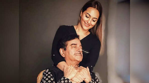 Sonakshi Sinha’s head tilted against Shatrugan Sinha's