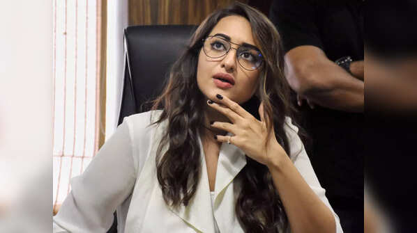 Noor (2017): Noor Roy Chaudhary