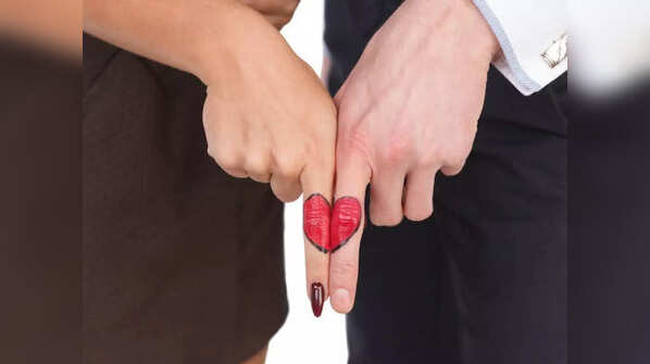 Signs you are dating a commitment-phobe and what to do