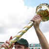 <i class="tbold">Graeme Smith</i>