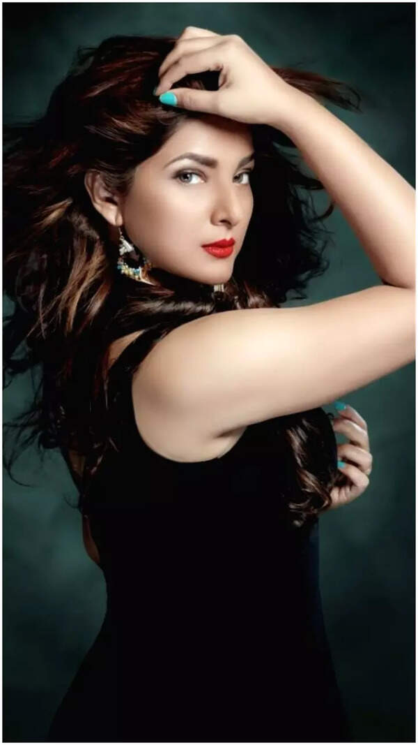 Smriti Sinha Pictures