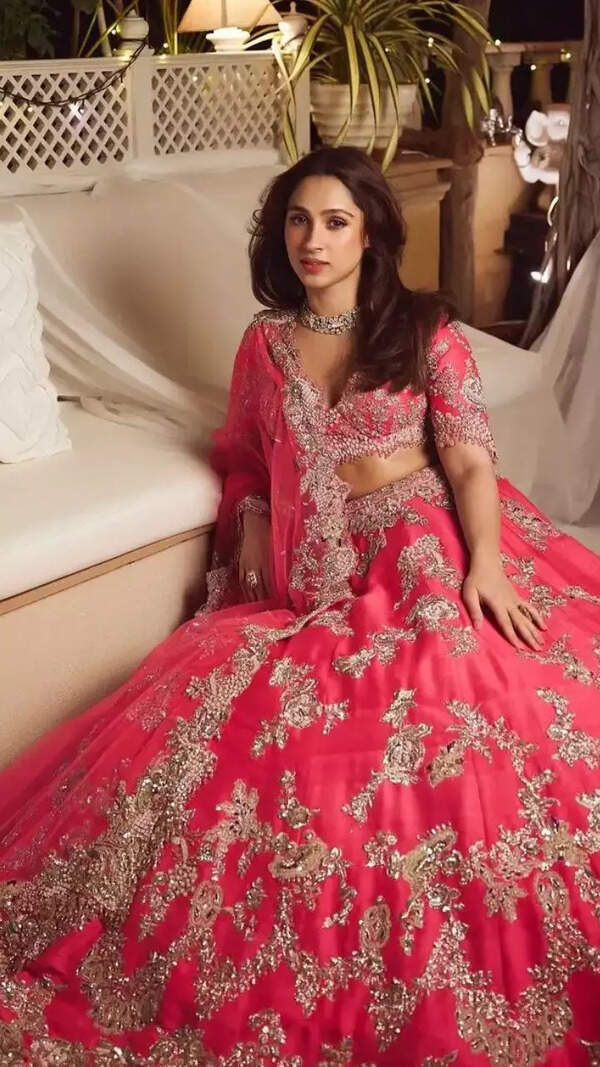 Pashmina Roshan Photos