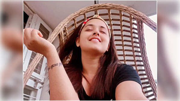 'Mehandi Laga Ke Rakhna'