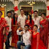 Article image for: ‘<i class="tbold">tumi ashe pashe thakle</i>’ to go off-air; Cast and crew shoot the finale episode, see photos
