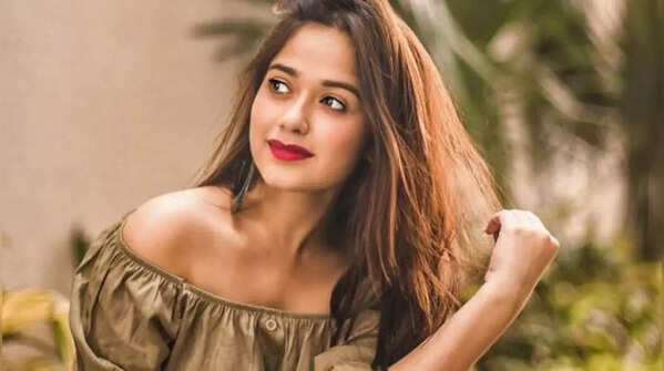 Jannat’s social media presence