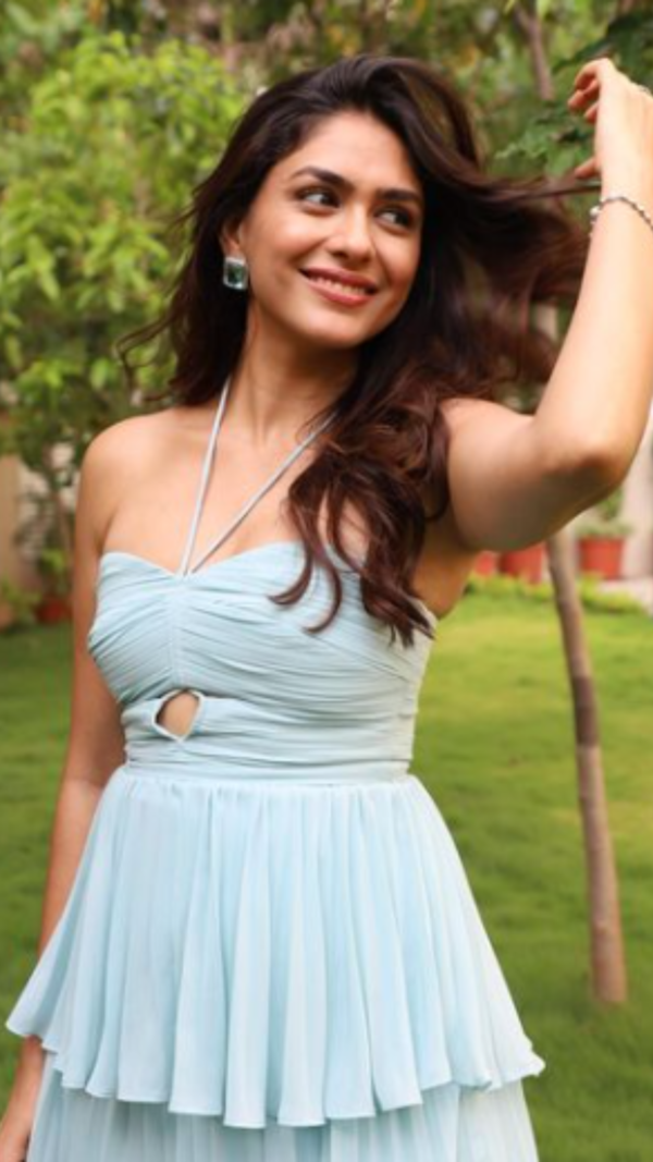 Mrunal Thakur Stills