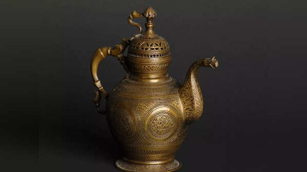 Water in bronze pot