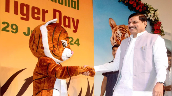 <strong>CM Mohan Yadav celebrates International Tiger Day.</strong>