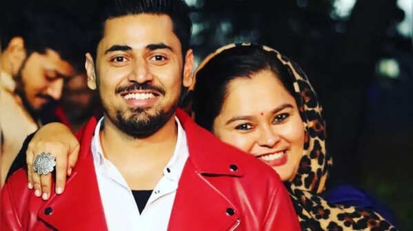 Sohini Sengupta and Saptarshi Maulik are celebrating their 11<sup>th</sup> anniversary in Goa; See photos