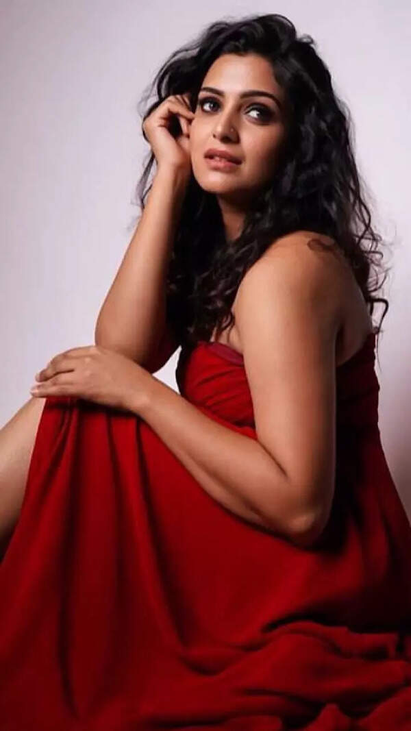 Divya Pillai Wallpapers