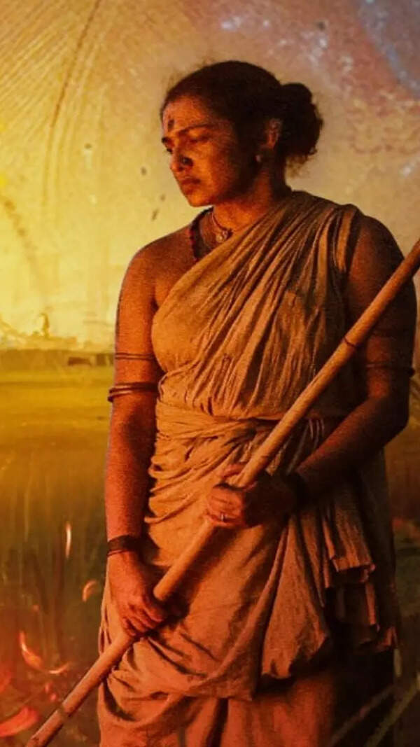 Parvathy Thiruvothu Pictures