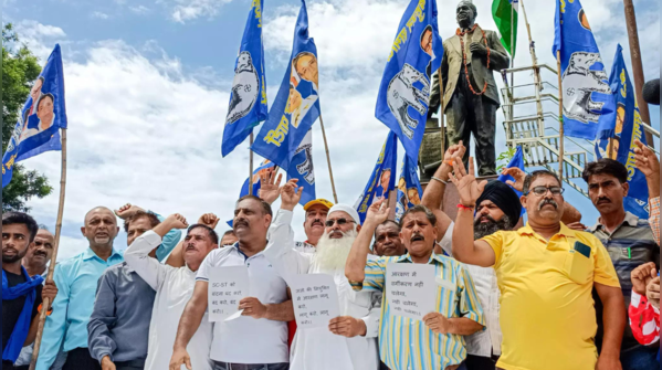 Protesters in Jammu support Bharat Bandh