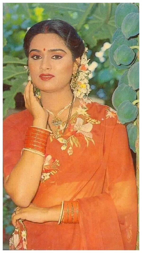 Padmini Kolhapure Wallpapers