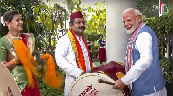 PM tries a hand at 'Dhol'
