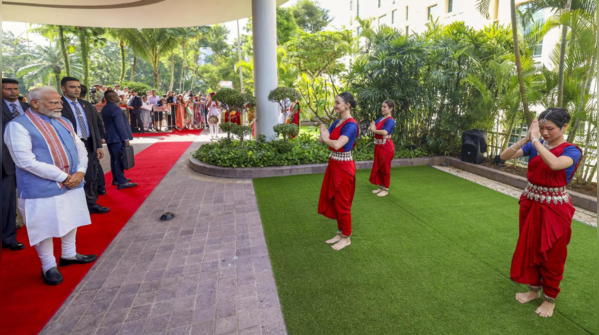 PM received traditional welcome