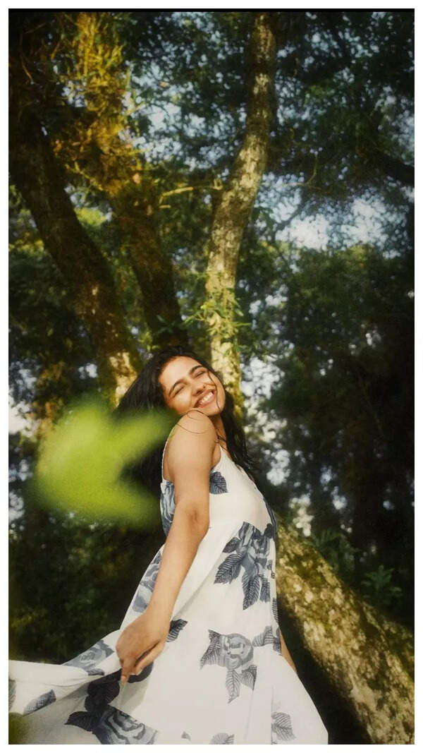 Mamitha Baiju Wallpapers