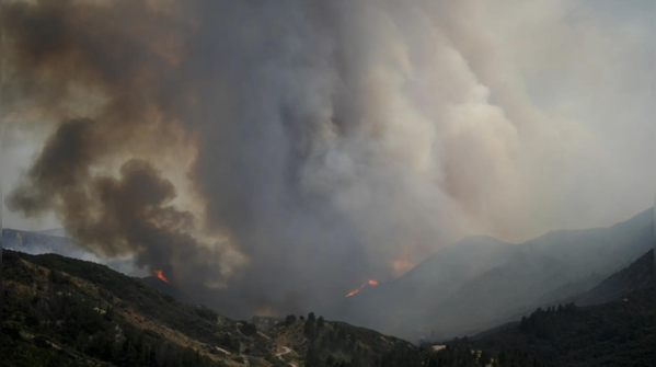 Firestorm sparks over 1,100 lightning strikes