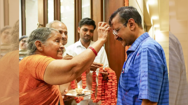 Arvind Kejriwal with parents
