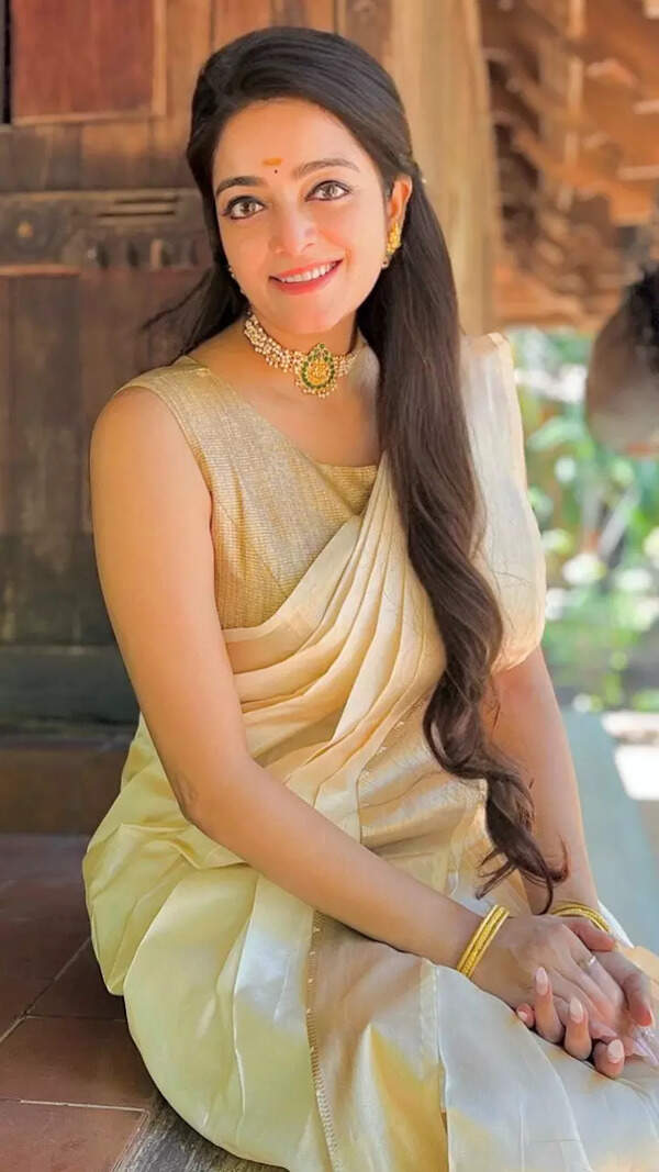 Janani Stills
