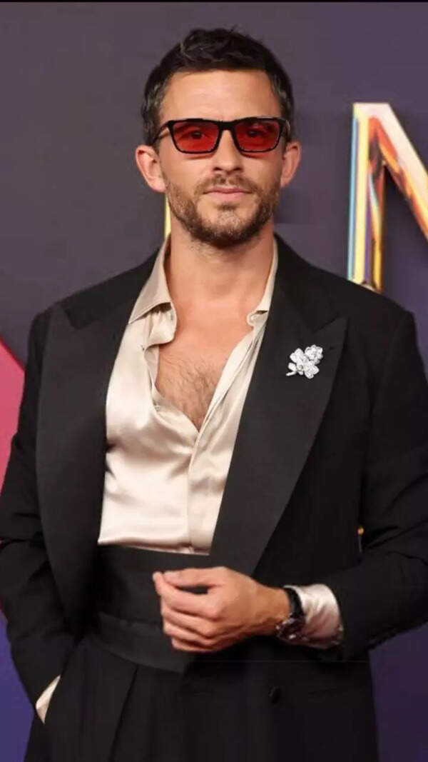 Jonathan Bailey Images